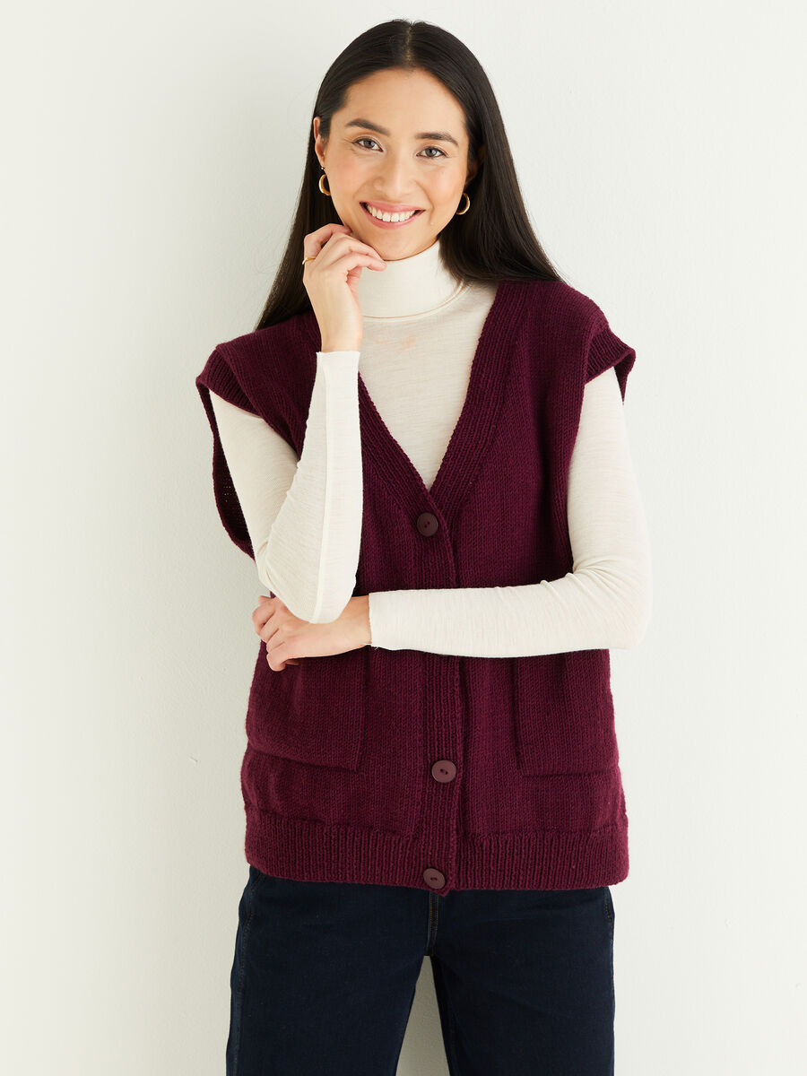 Knitting Pattern 10332 - BUTTON DOWN POCKET VEST IN HAYFIELD SOFT TWIST