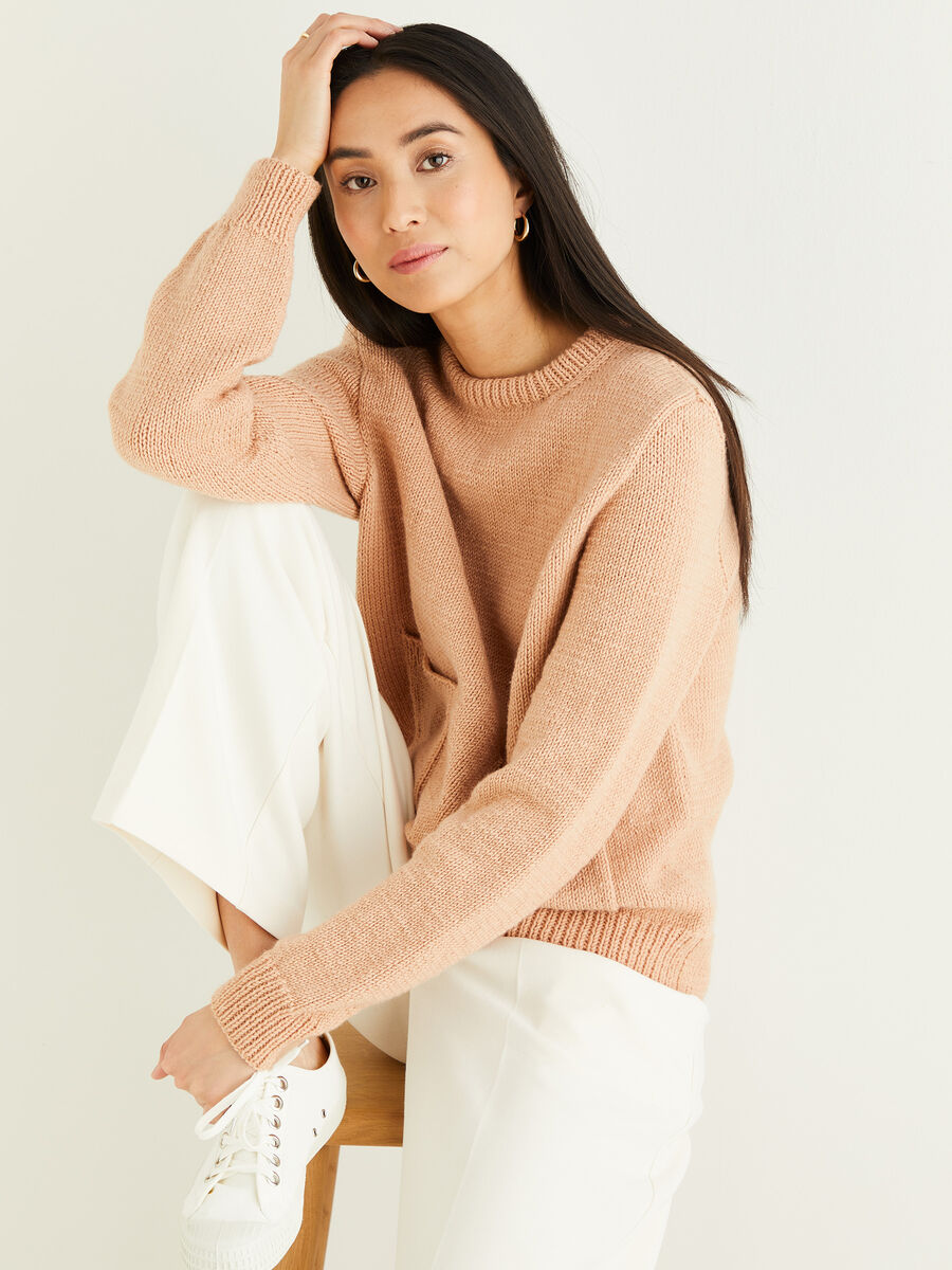 Knitting Pattern 10337 - POCKET CREW NECK SWEATER IN HAYFIELD SOFT TWIST