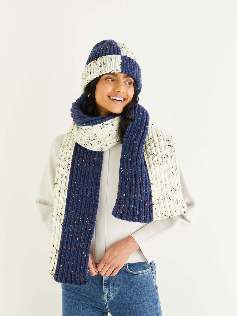 Knitting Pattern 10338 - COLOUR BLOCK HAT & SCARF IN HAYFIELD BONUS CHUNKY TWEED