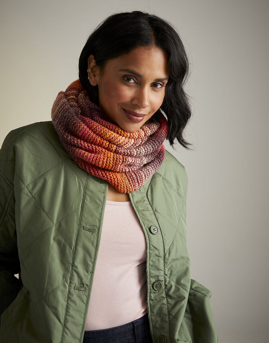 SUNSET STROLL SNOOD IN SIRDAR JEWELSPUN ARAN KIT