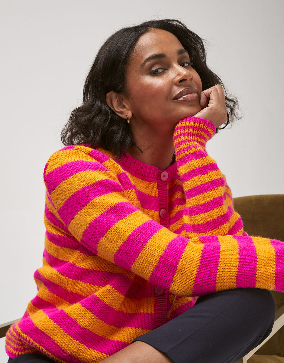 Knitting Pattern 10752 - ELECTRIC ASYMMETRIC CARDIGAN IN HAYFIELD BONUS DK