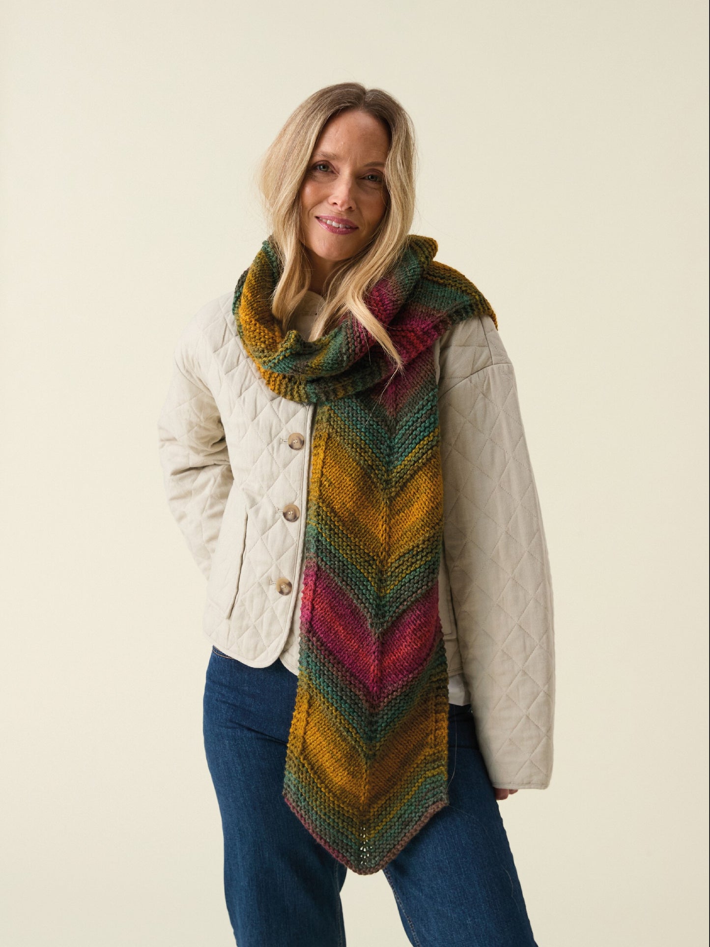 Knitting Pattern 10865 - Scarf in Hayfield Spirit Chunky