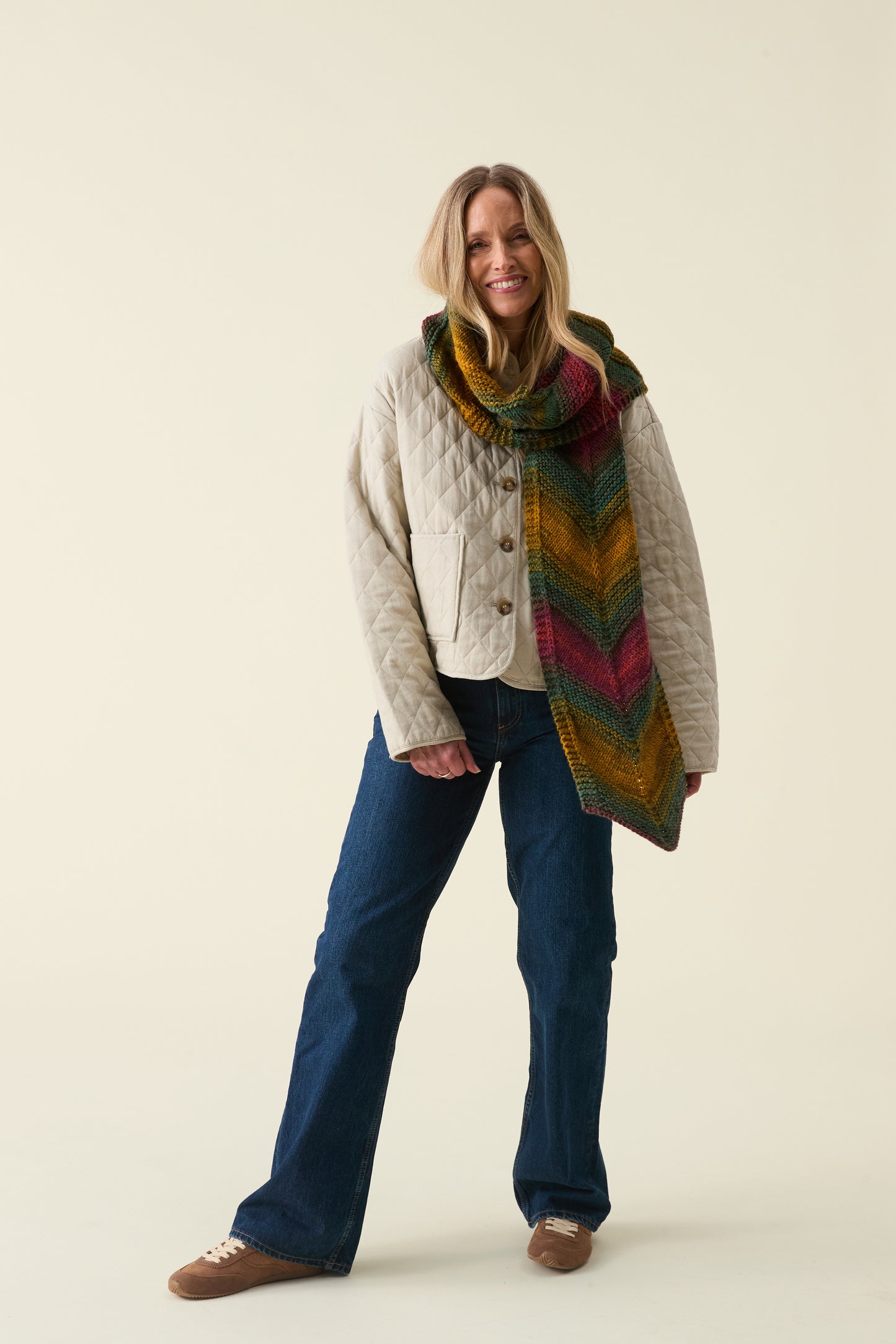 Knitting Pattern 10865 - Scarf in Hayfield Spirit Chunky