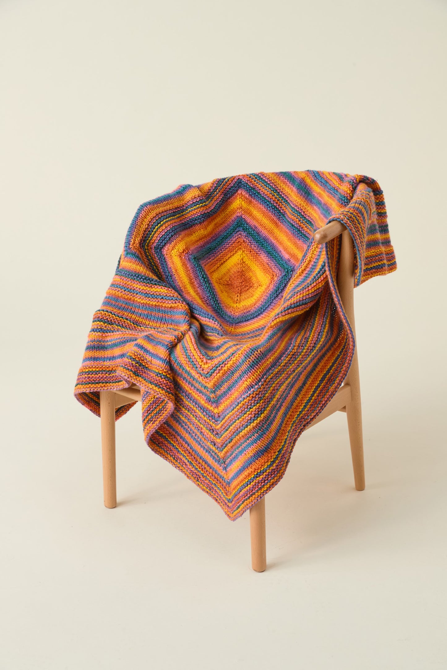 Knitting Pattern 10866 - Blanket in Hayfield Spirit Chunky