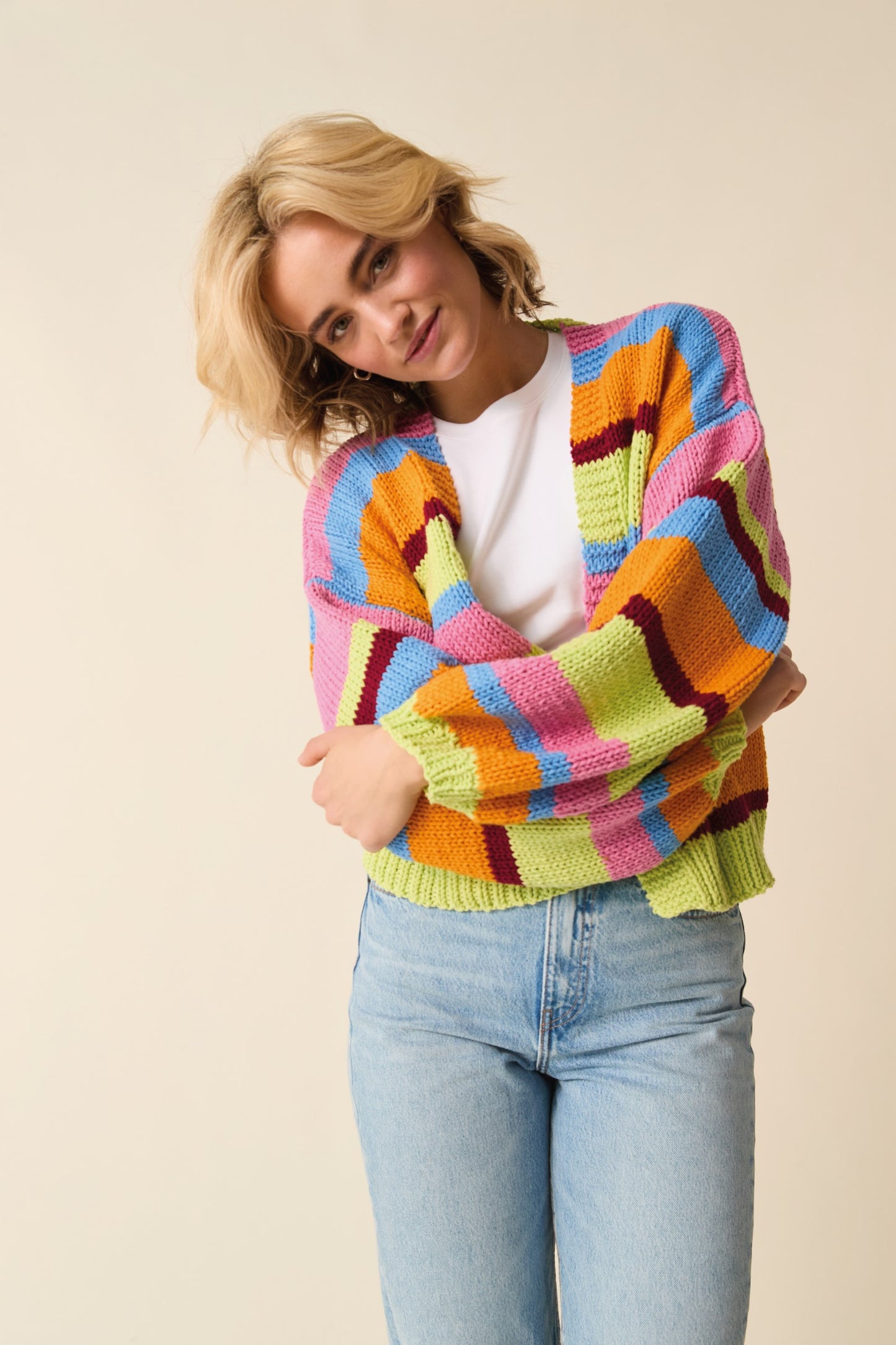 Knitting Pattern 10870 - Cardigan in Sirdar Stories Chunky