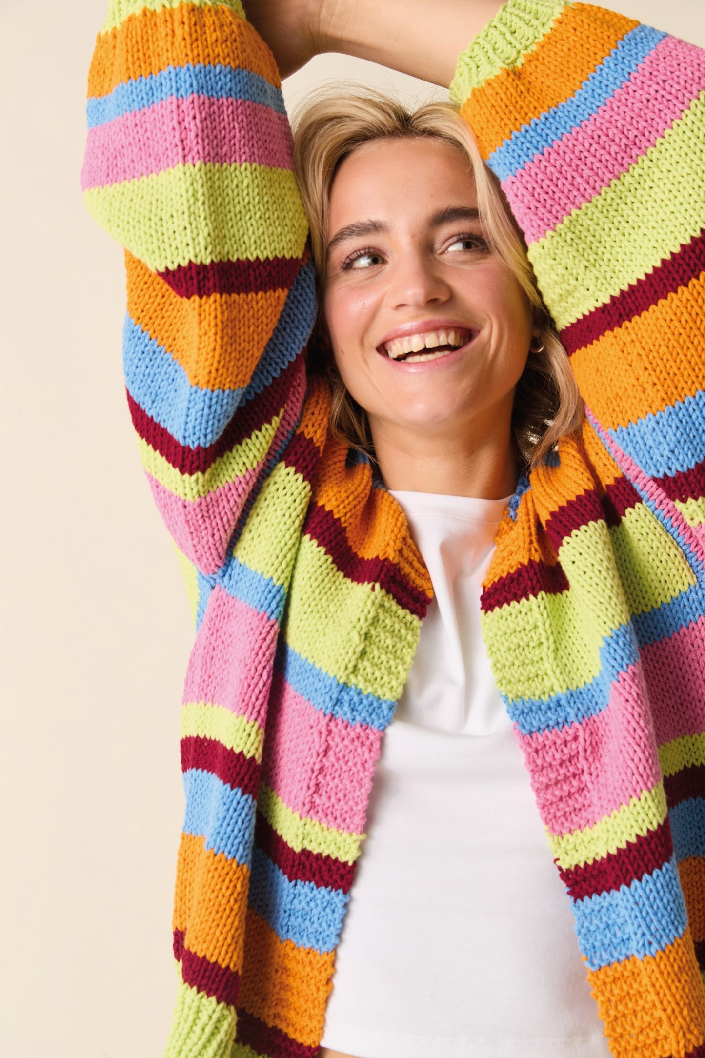 Knitting Pattern 10870 - Cardigan in Sirdar Stories Chunky