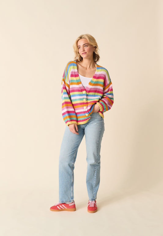 Knitting Pattern 10877 - Cardigan in Sirdar Stories Chunky