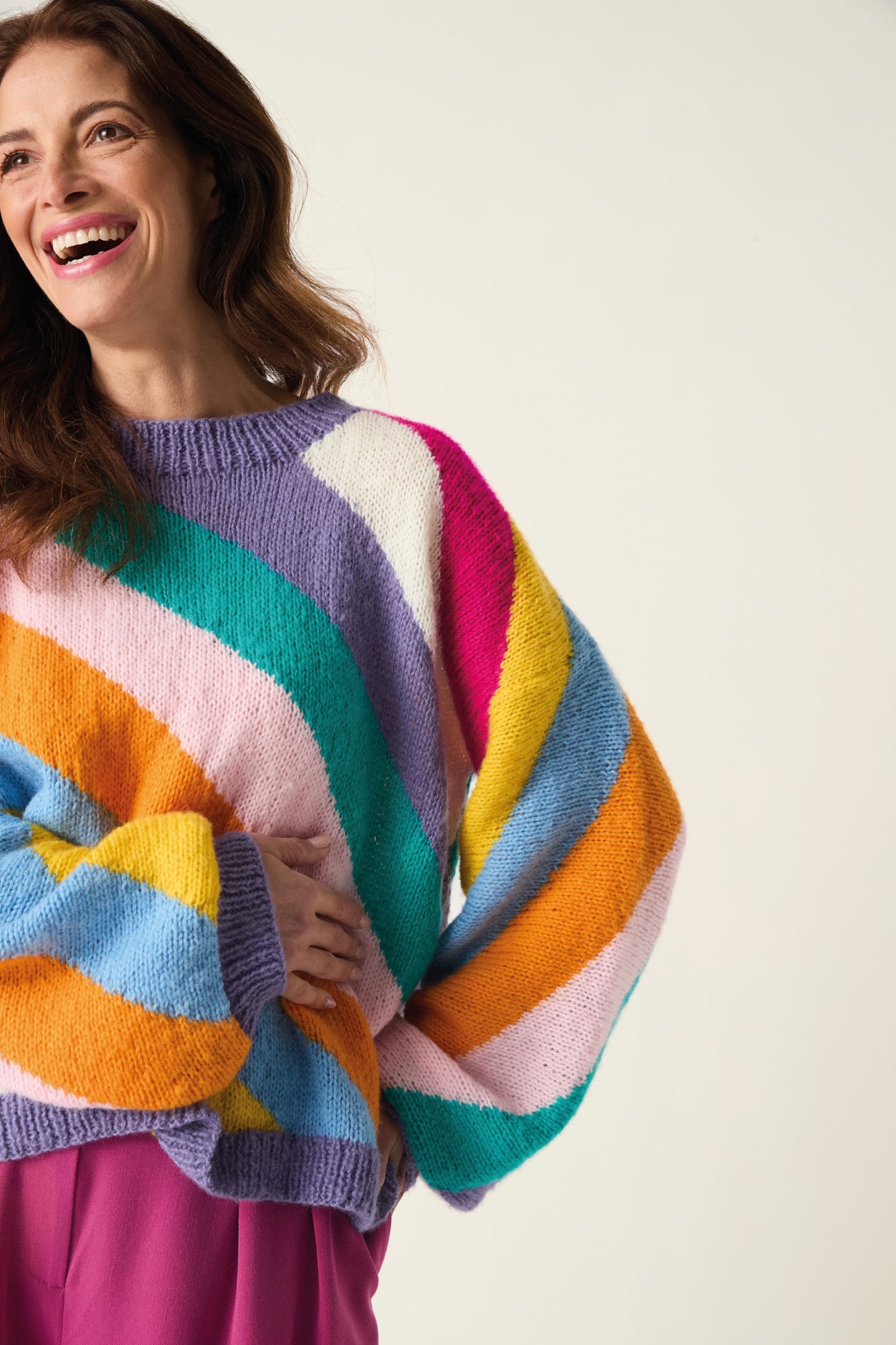 Knitting Pattern 10884 - Sweater in Sirdar Soft Down DK