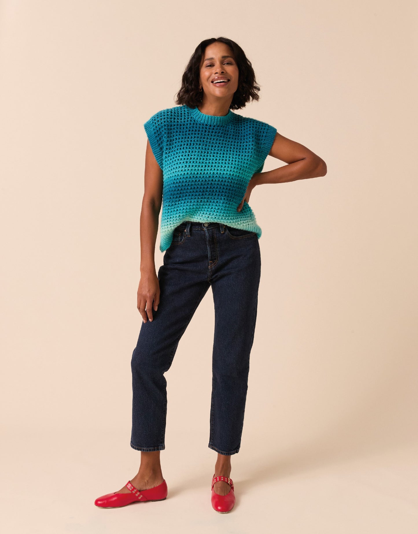 Knitting Pattern 10922 - Shade Shifting Circular Tank in Jewelspun Ombre Aran