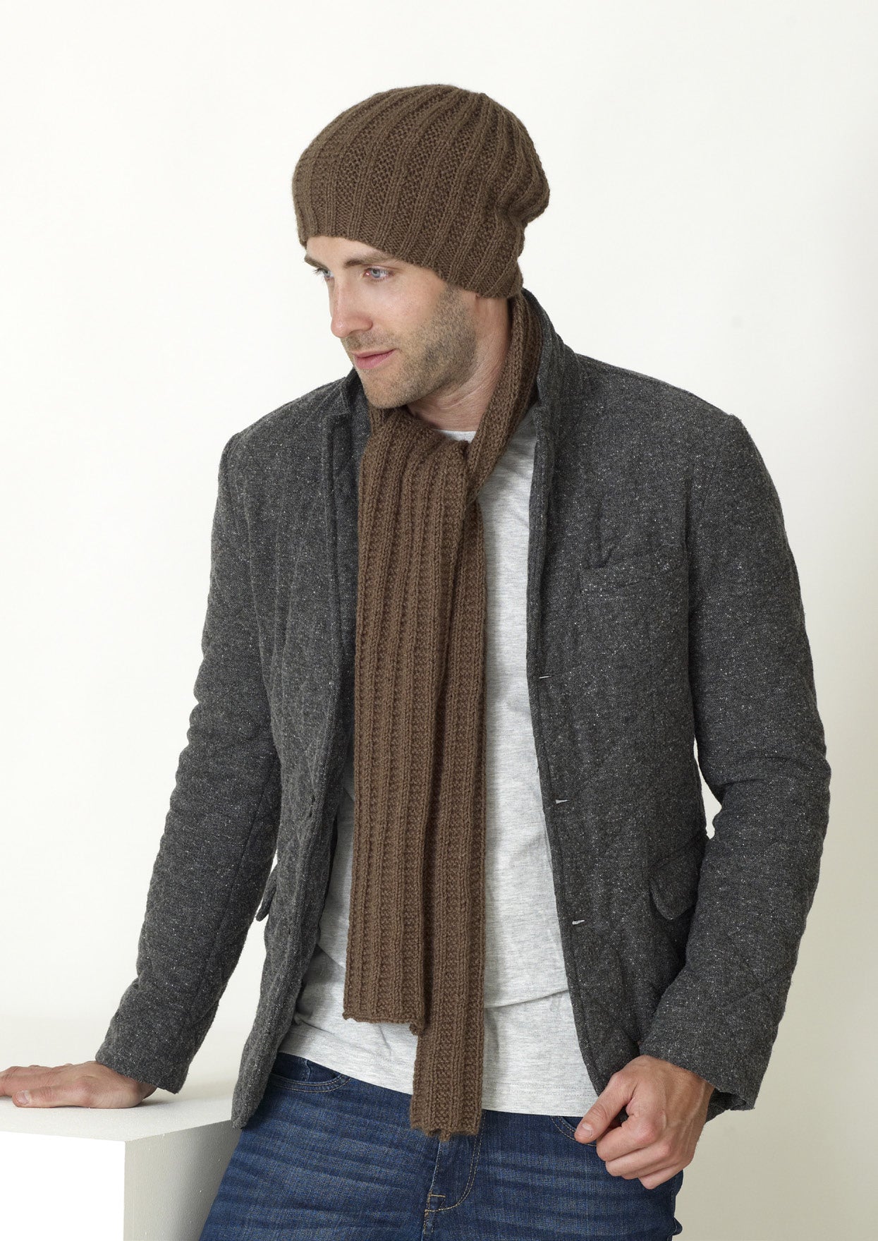 Knitting Pattern 5265 - Hats, Scarves, Snoods, Knitted in Big Value DK