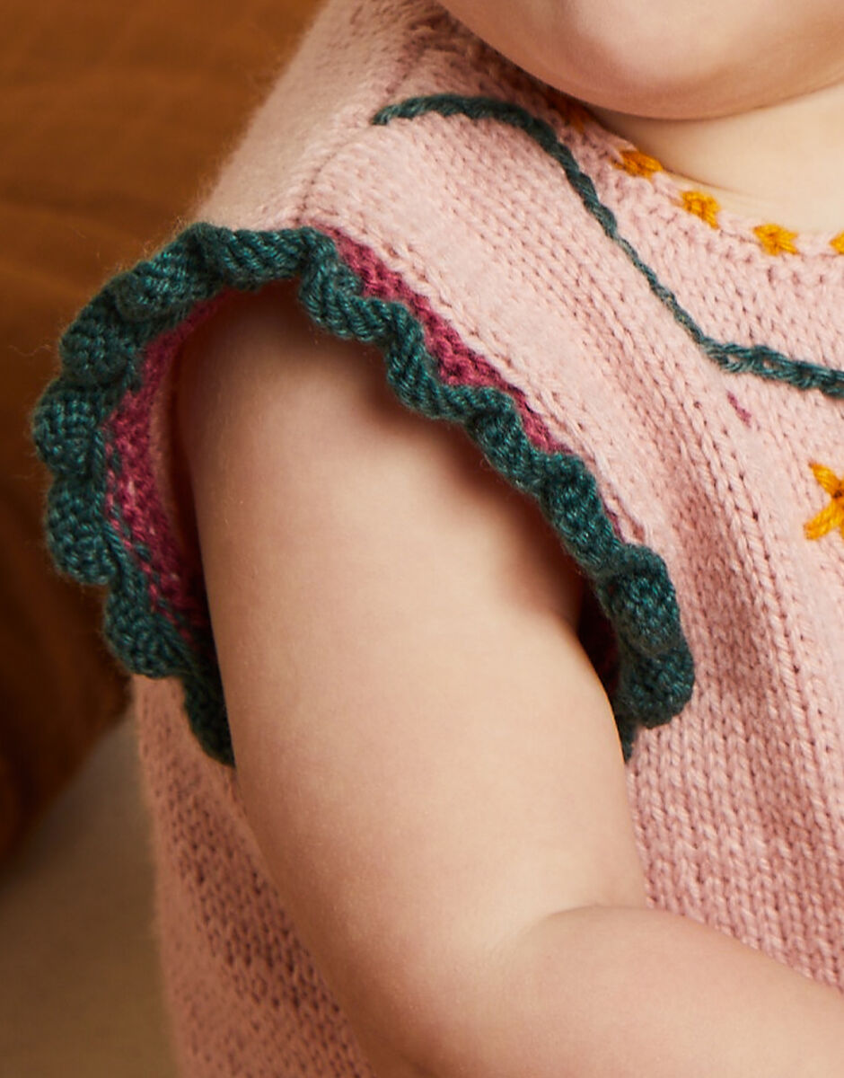 Knitting Pattern 5510 - FLOWER POWER TWINSET IN SNUGGLY 4 PLY