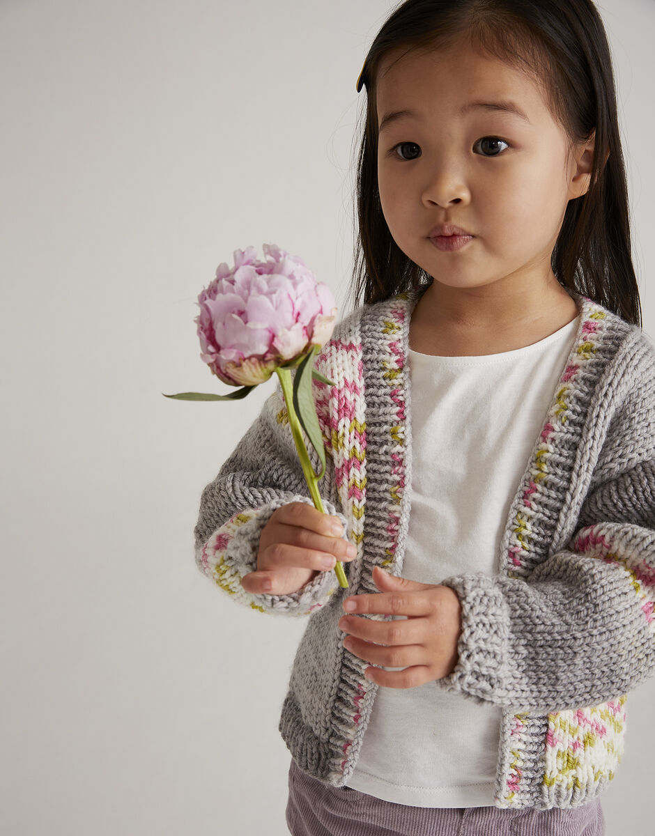 Knitting Pattern 5568 - DAISY CHAIN CARDIGAN IN HAYFIELD BABY BLOSSOM CHUNKY