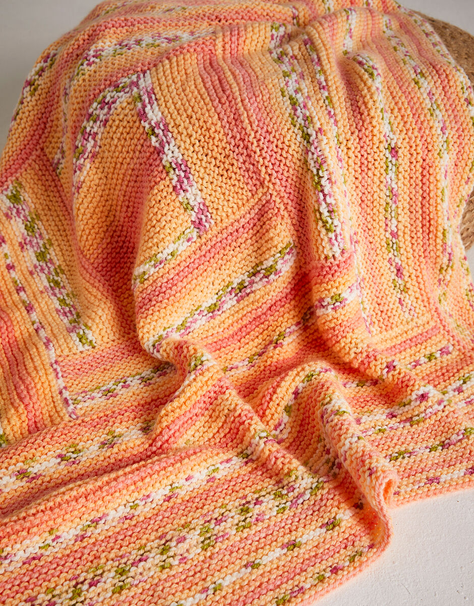 LITTLE BUDS BLANKET IN HAYFIELD BABY BLOSSOM CHUNKY KIT