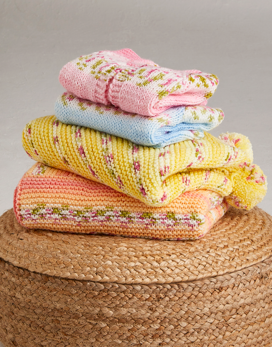 Knitting Pattern 5574 - LITTLE BUDS BLANKET IN HAYFIELD BABY BLOSSOM CHUNKY