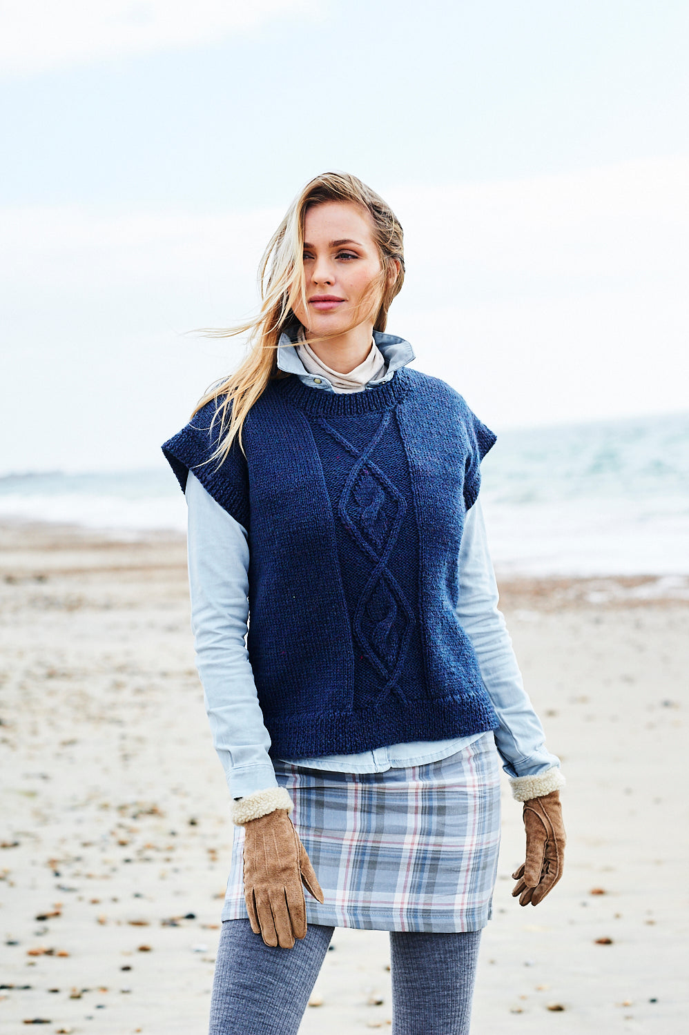 Knitting Pattern 9874 - Sweater & Slipover in Highland Heathers Aran