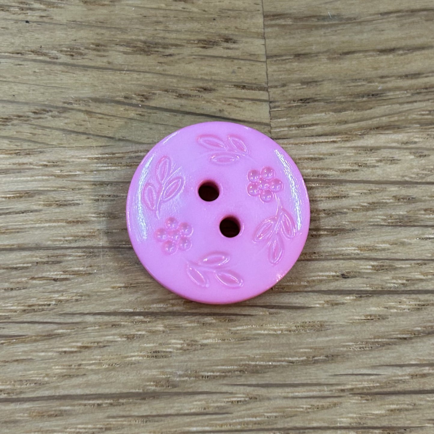 2 Hole Button - 18mm - Embossed Flora - Pink