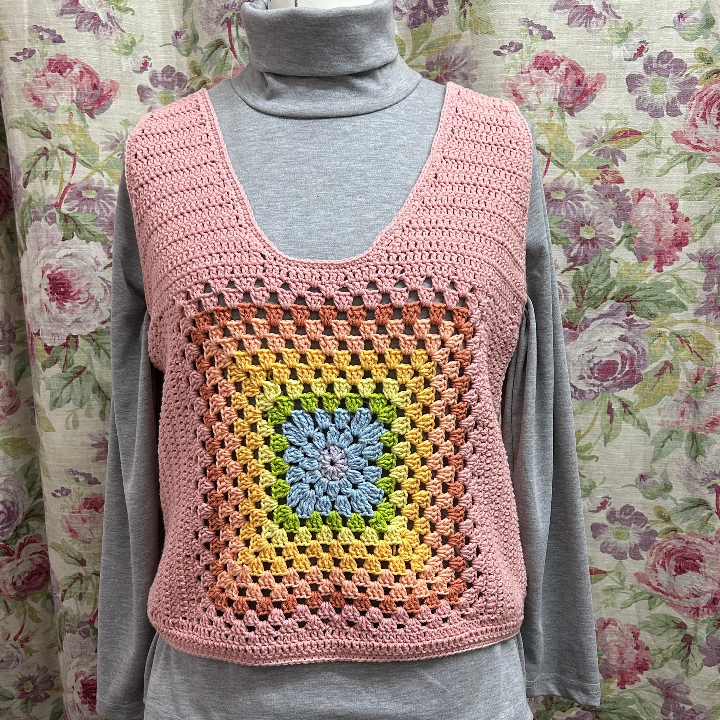 Crochet Pattern 10743 - METRO SQUARE TOP IN SIRDAR STORIES DK