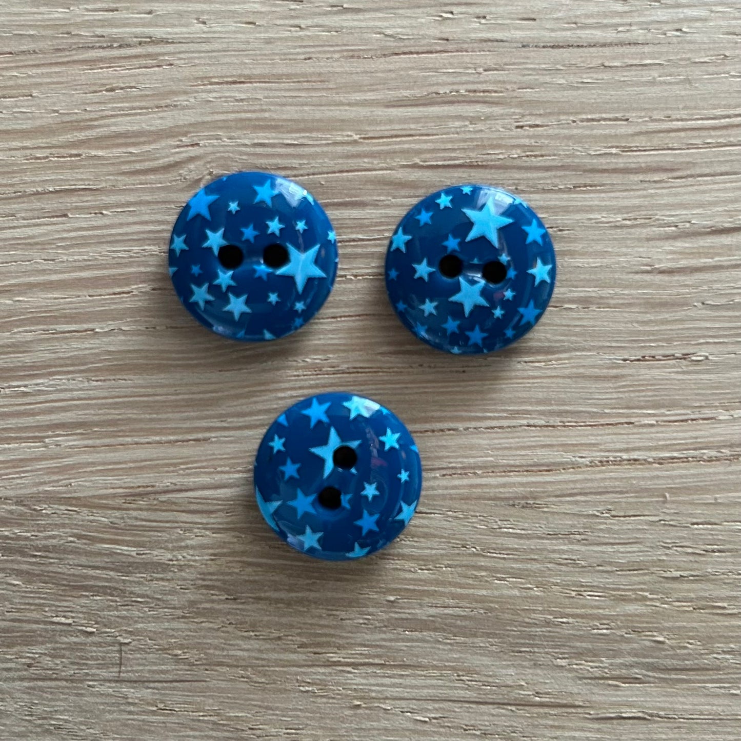 2 Hole Button - 15mm - Blue Stars