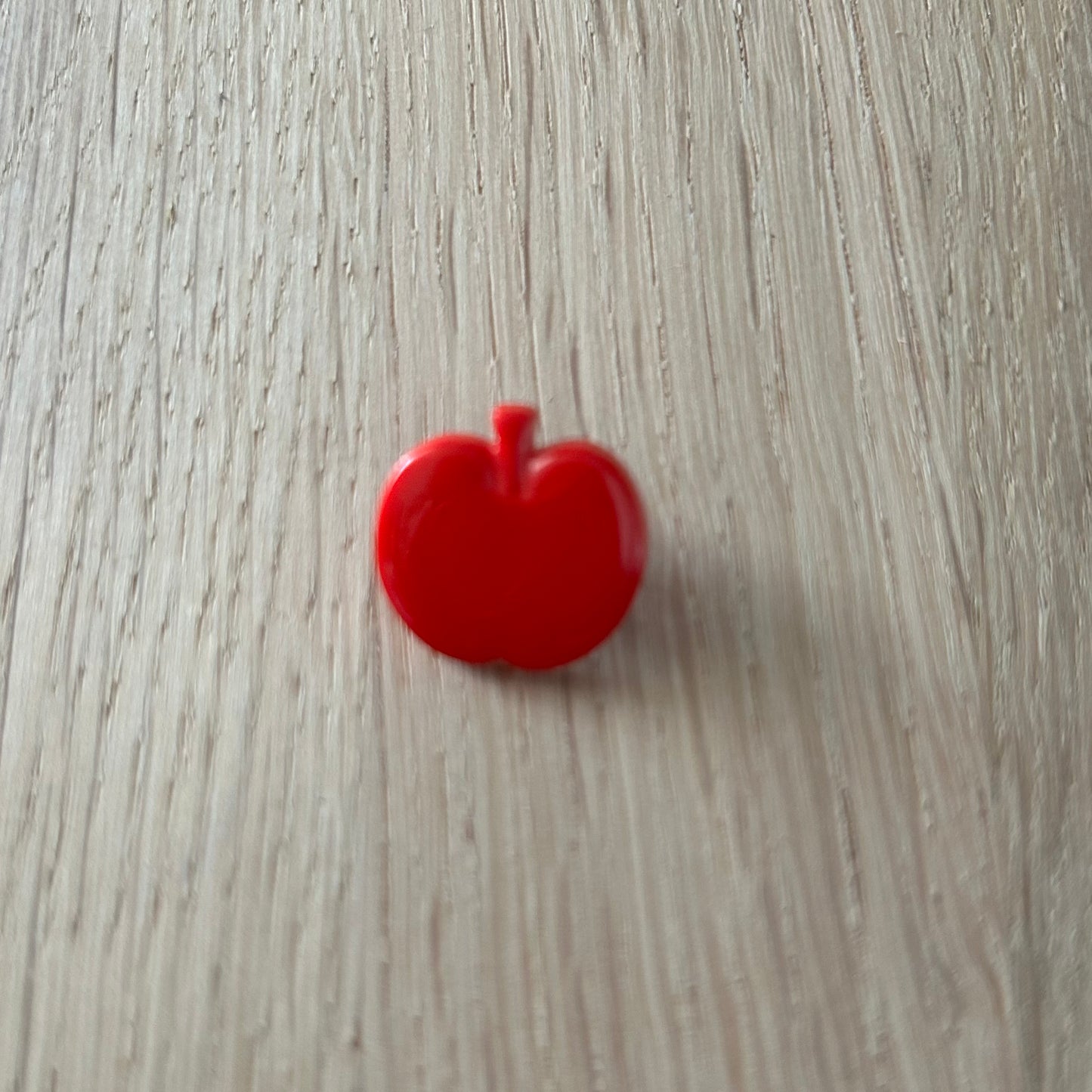 Button with Shank - 18mm - Red Apple