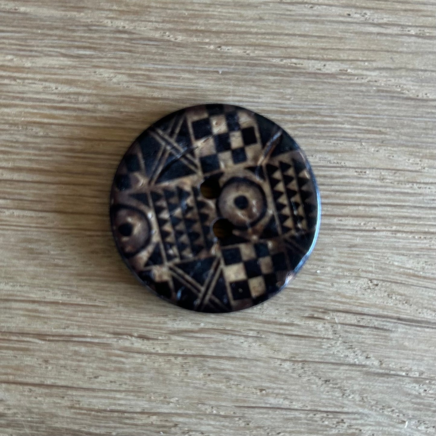 2 Hole Button - 28mm - Coconut Aztec - Brown/Black