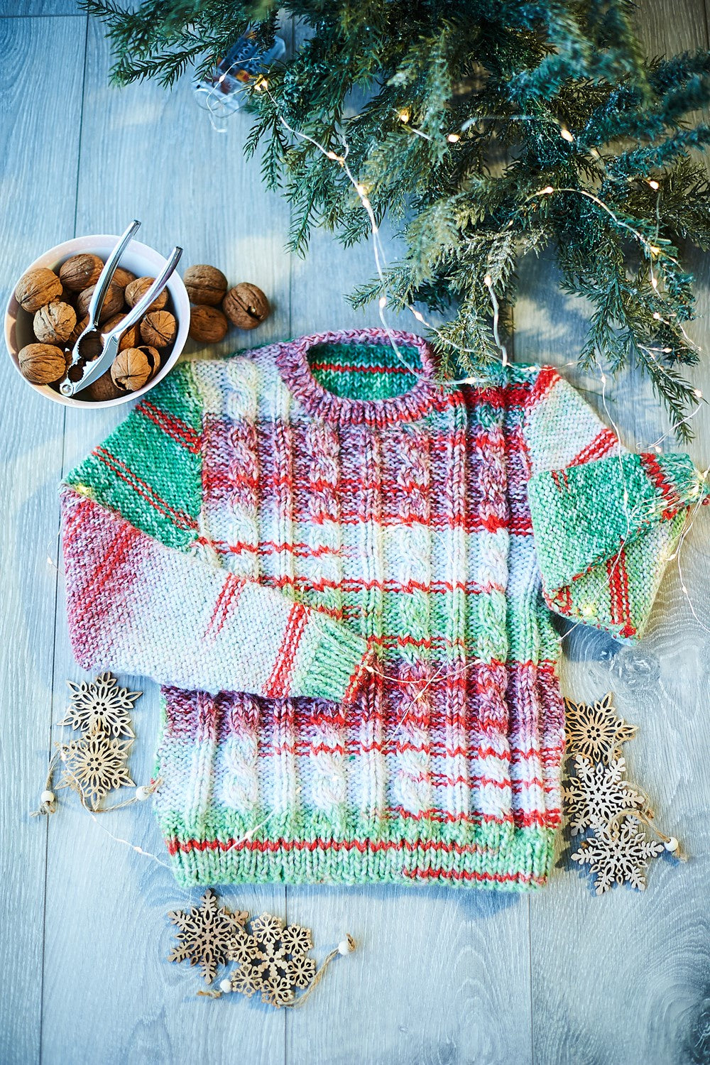 Knitting Pattern 10028 - Sweater and Hoodie in Special & Wonderland Chunky