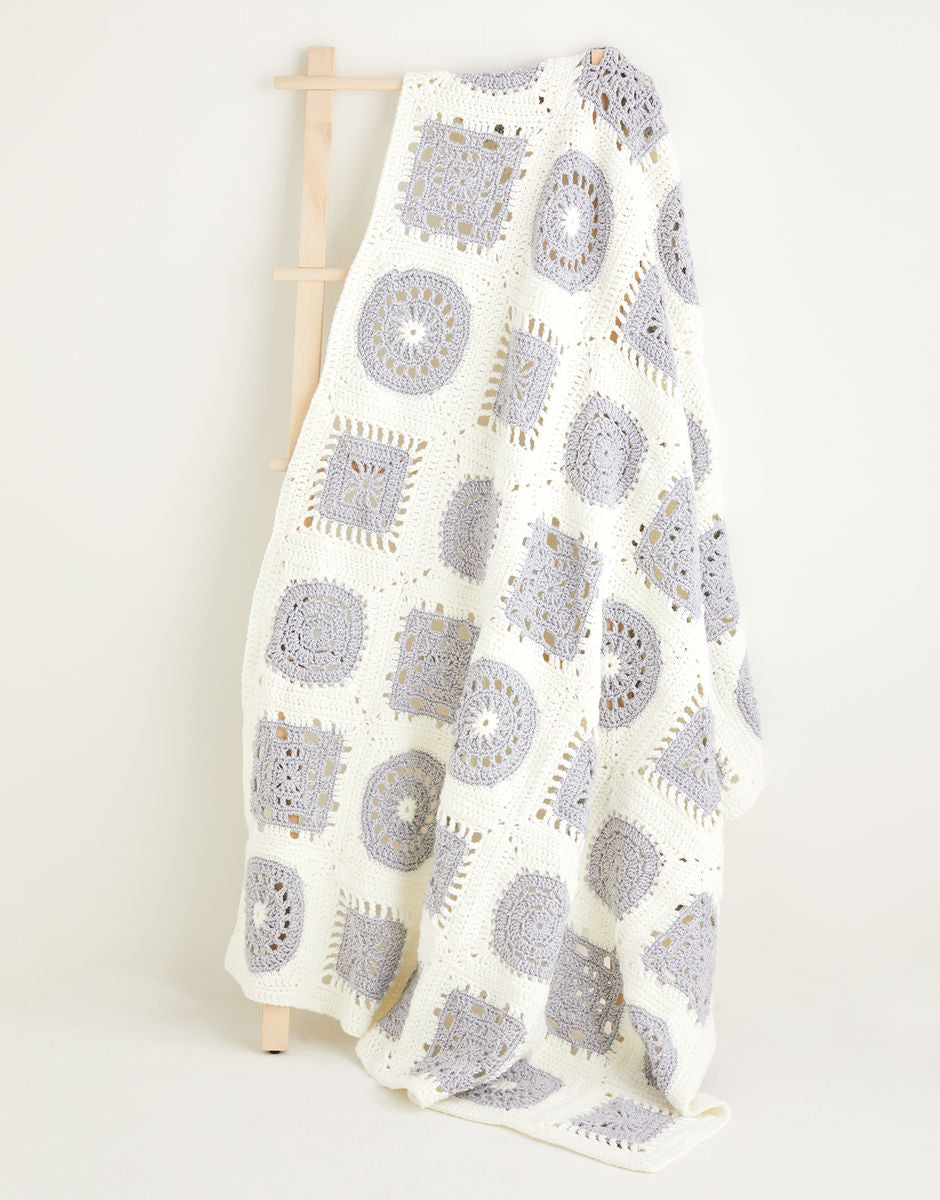 NOUGHTS AND CROSSES BLANKET IN HAYFIELD BONUS CHUNKY - 10228