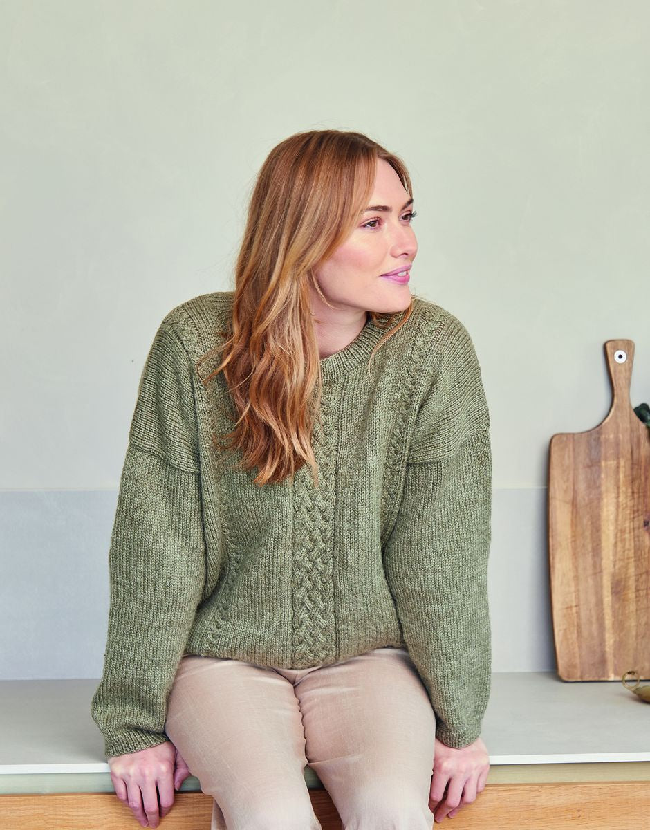 Knitting Pattern 10265 - SLOUCHY CABLE SWEATER IN HAYFIELD BONUS DK