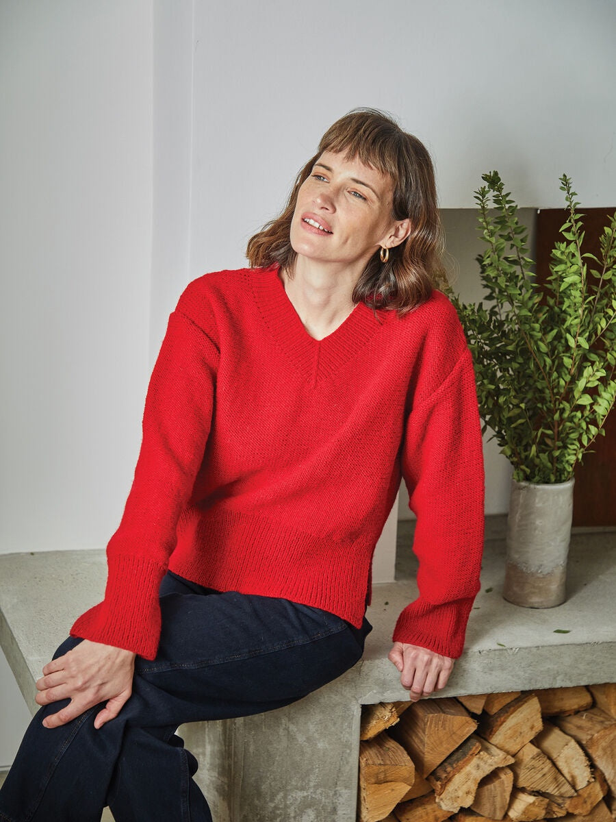 Knitting Pattern 10336 - BOXY V NECK SWEATER IN HAYFIELD SOFT TWIST