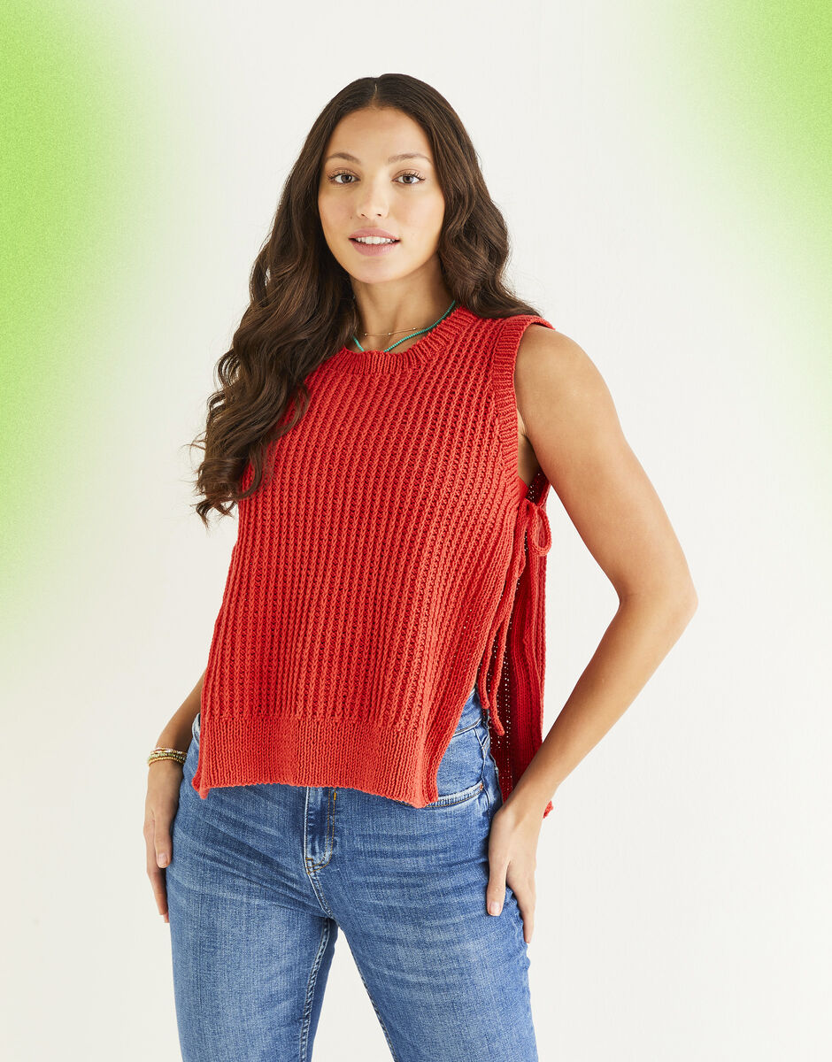 Knitting Pattern 10538 - TOP OF THE BILL TABARD IN SIRDAR STORIES DK