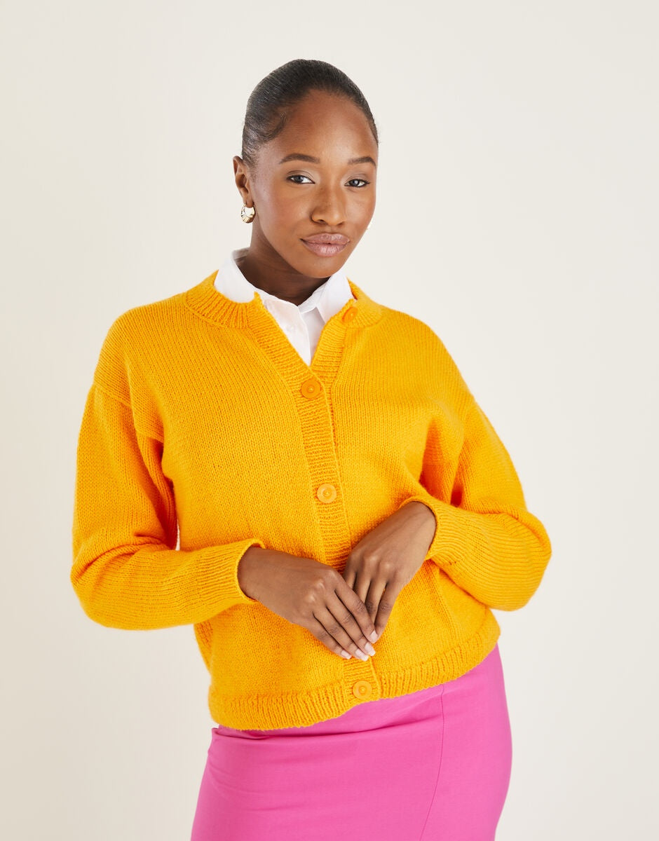 Knitting Pattern 10595 - ROUND NECK CARDIGAN IN HAYFIELD BONUS DK