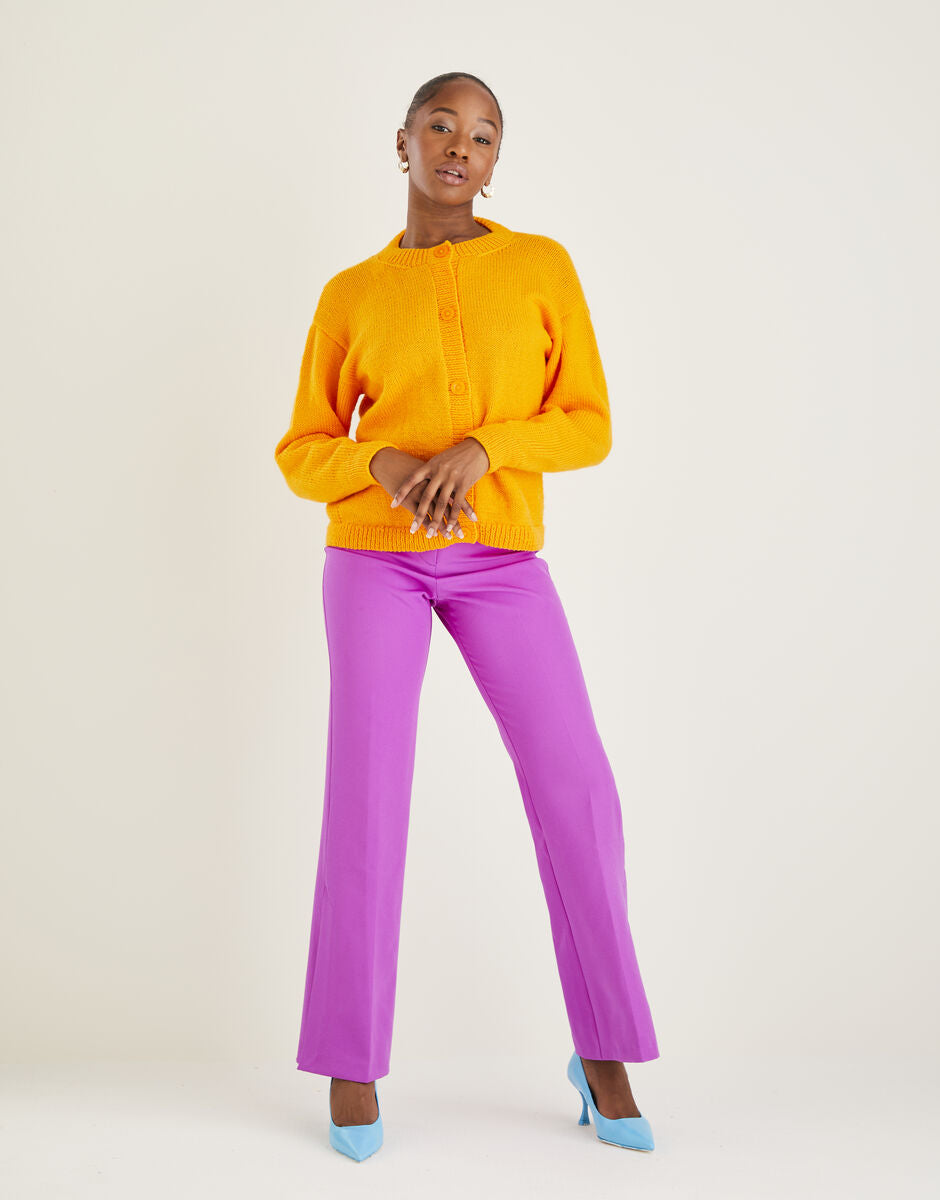 Knitting Pattern 10595 - ROUND NECK CARDIGAN IN HAYFIELD BONUS DK