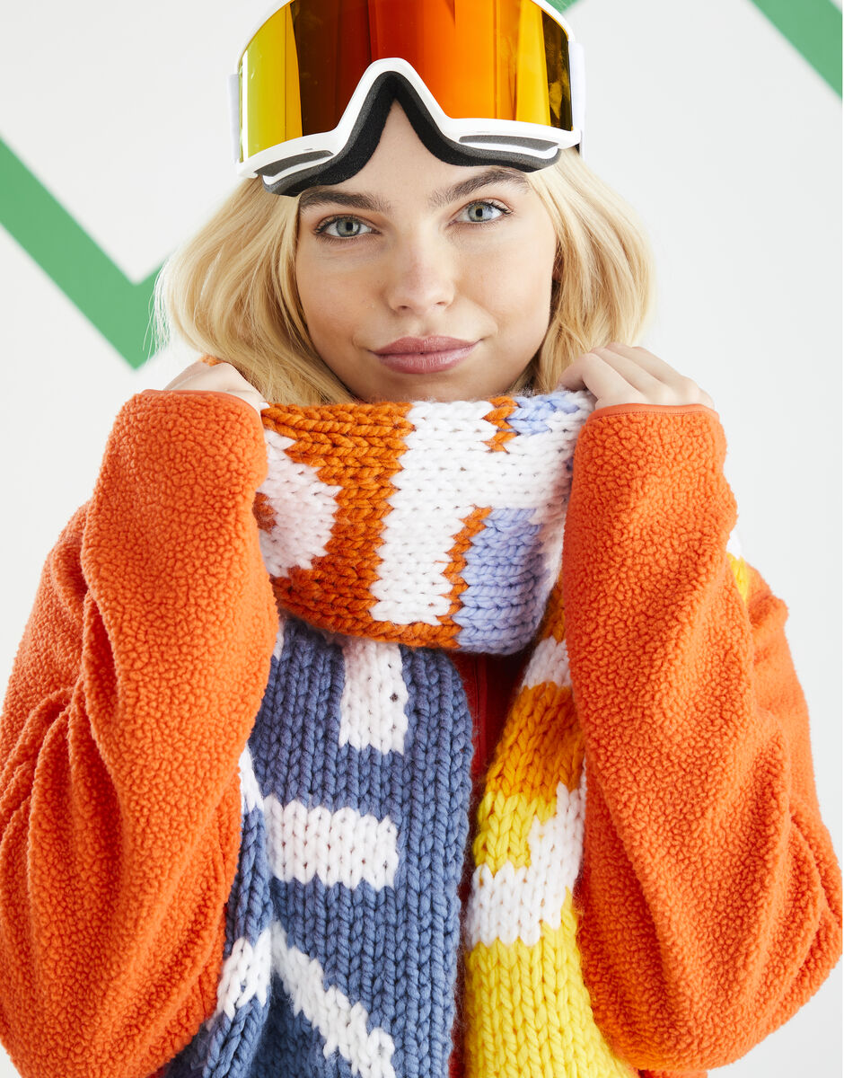 Knitting Pattern 10621 - SKI LIFT SCARVES IN BONUS SUPER CHUNKY