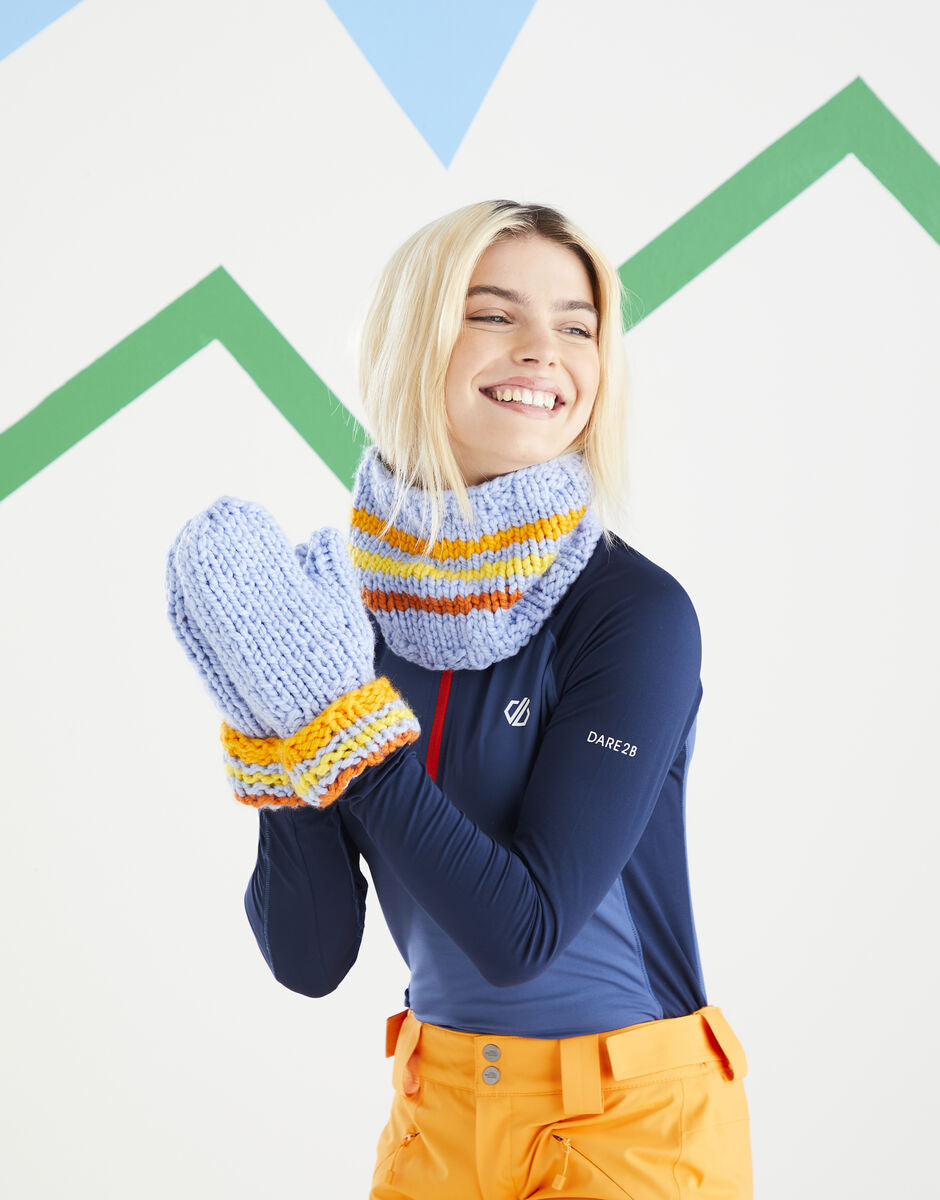Knitting Pattern 10623 - SNOW BOARD SNOOD AND MITTENS IN BONUS SUPER CHUNKY