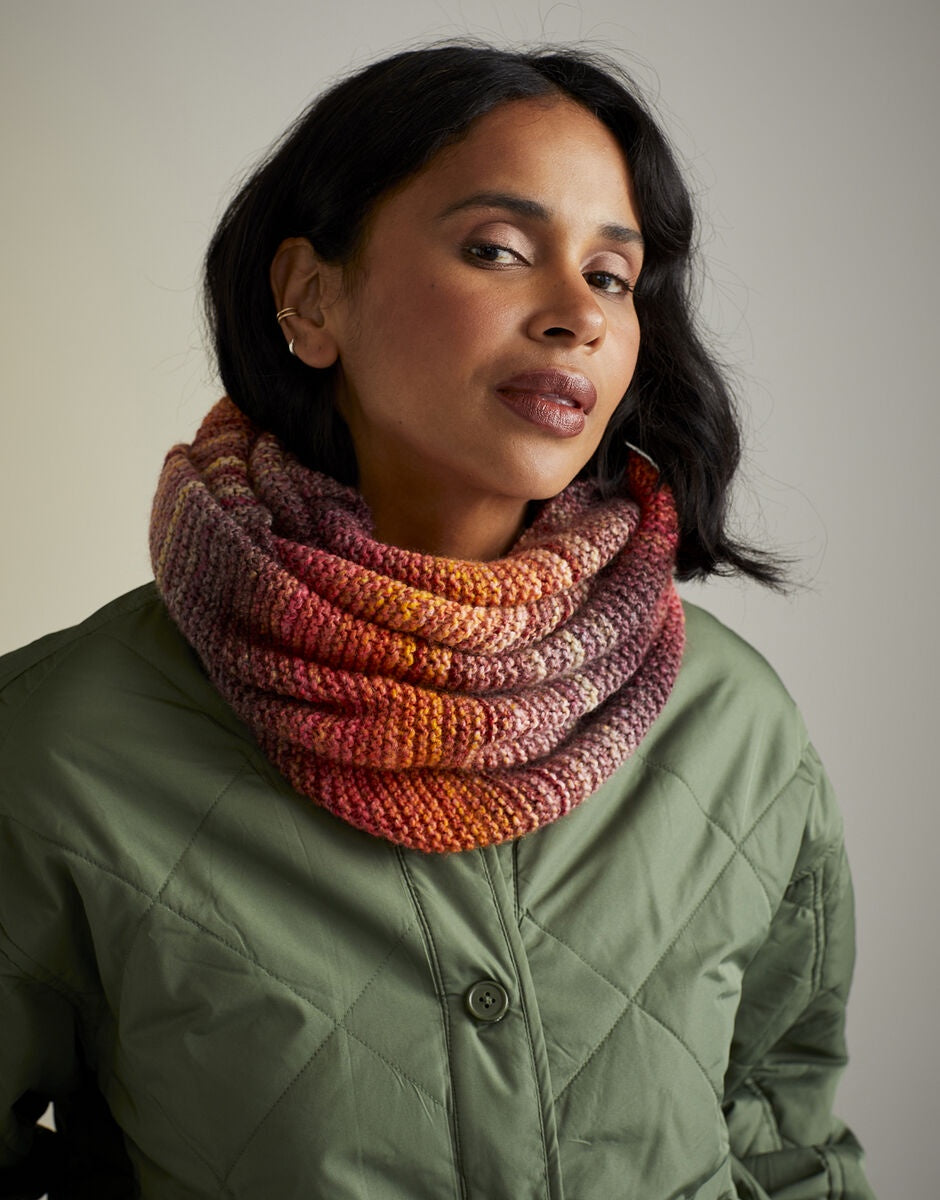 SUNSET STROLL SNOOD IN SIRDAR JEWELSPUN ARAN KIT