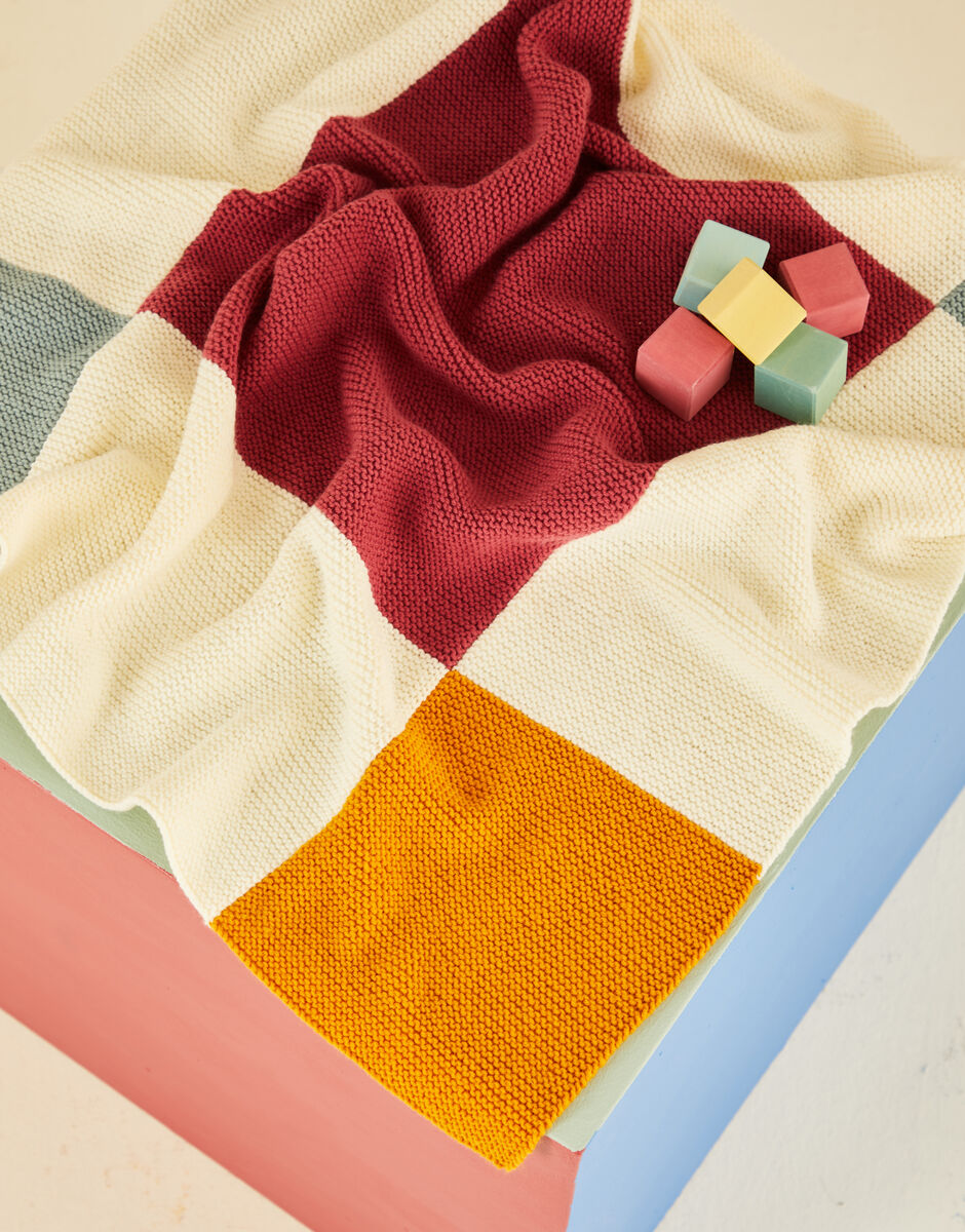 Knitting Pattern 5492 - COLOUR BLOCK DUFFLE AND BLANKET IN SNUGGLY DK