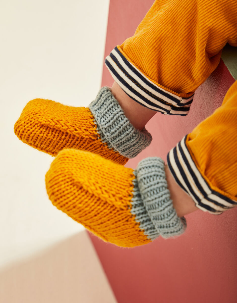 Knitting Pattern 5493 - BABY BOMBER JACKET SET IN SNUGGLY DK