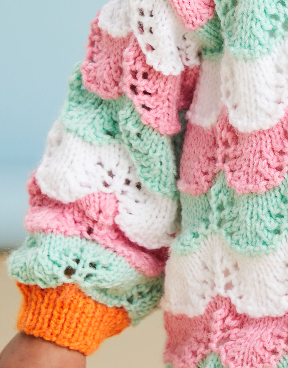 Knitting Pattern 5502 - CATCHING WAVES CARDIGAN IN SNUGGLY DK