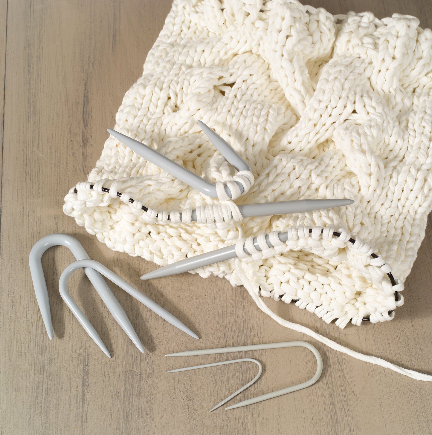 U-SHAPED CABLE NEEDLES