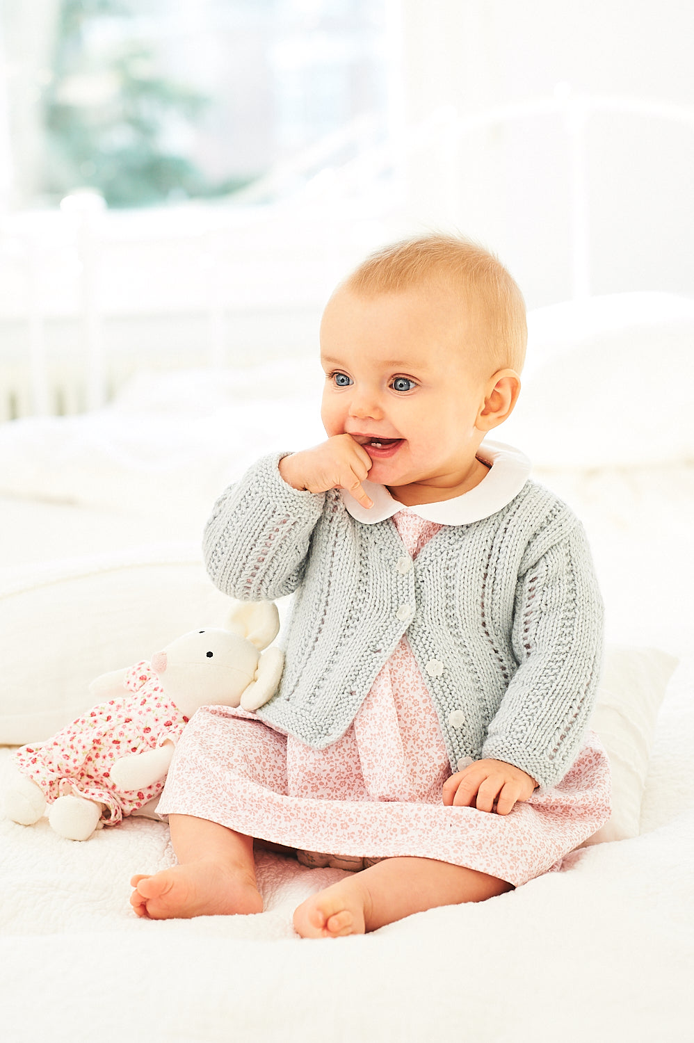 Knitting Pattern 9903 - Cardigans in New Wondersoft DK
