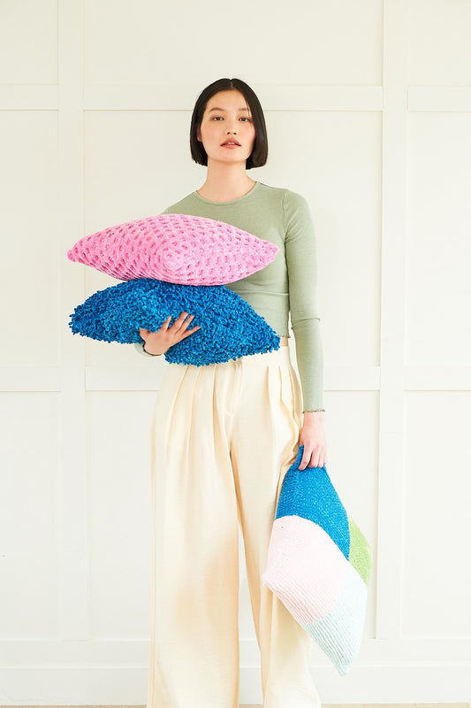 Knitting Pattern 10085 - Cushions in Squeeze Me DK