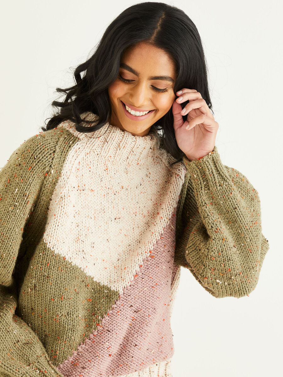 Knitting Pattern 10345 - INTARSIA COLOUR BLOCK SWEATER IN HAYFIELD BONUS CHUNKY TWEED