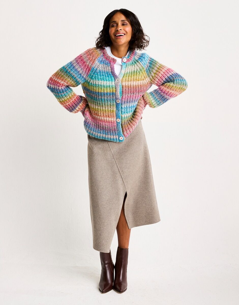 Knitting Pattern 10806 - METAMORPHIC CARDIGAN KNITTING PATTERN IN JEWELSPUN WITH WOOL CHUNKY