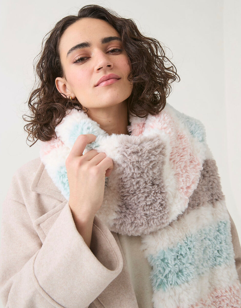 Knitting Pattern 10814 - SWEET STRIPED SCARF IN SIRDAR ALPINE FUR EFFECT