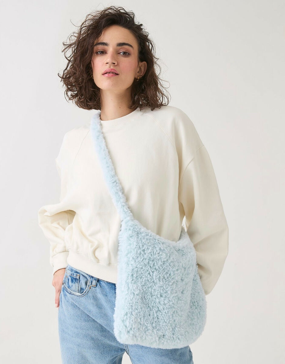 Knitting Pattern 10817 - SLOUCHY TOTE BAG IN SIRDAR ALPINE FUR EFFECT