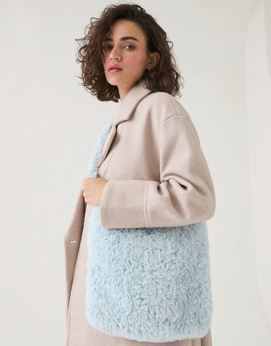 Knitting Pattern 10817 - SLOUCHY TOTE BAG IN SIRDAR ALPINE FUR EFFECT