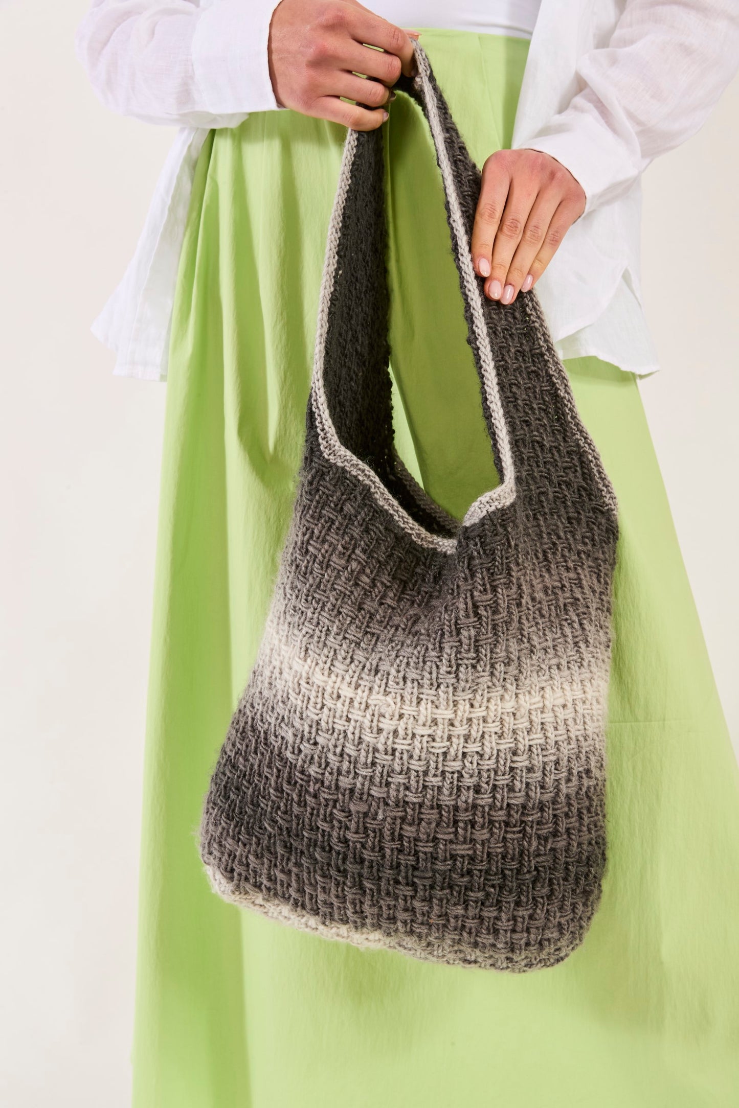 Knitting Pattern 10847 - No Slouch Shoulder Bag in Jewelspun Ombre Aran