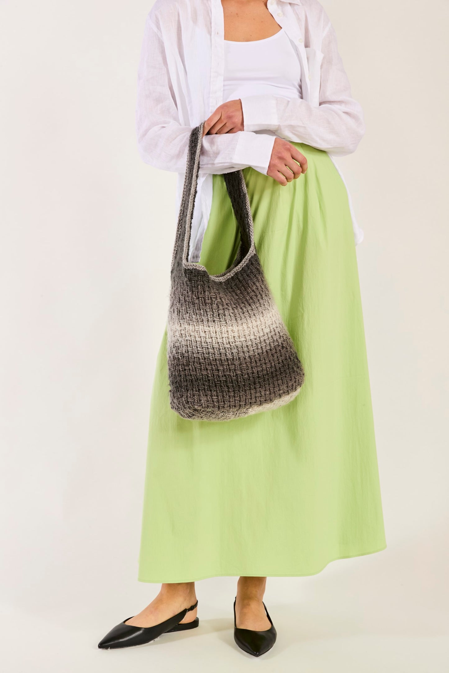 Knitting Pattern 10847 - No Slouch Shoulder Bag in Jewelspun Ombre Aran