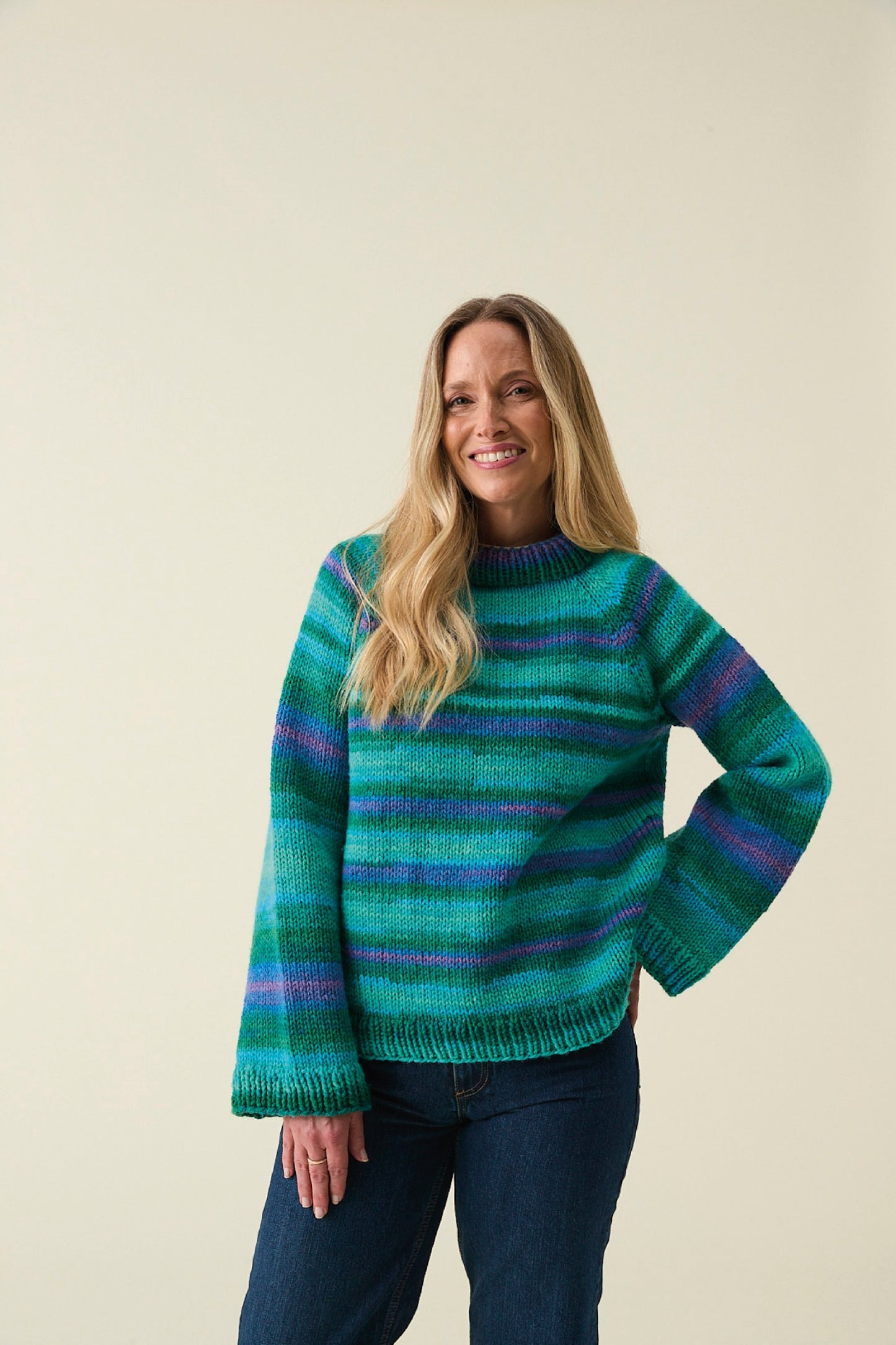 Knitting Pattern 10857 - Sweater in Hayfield Spirit Chunky