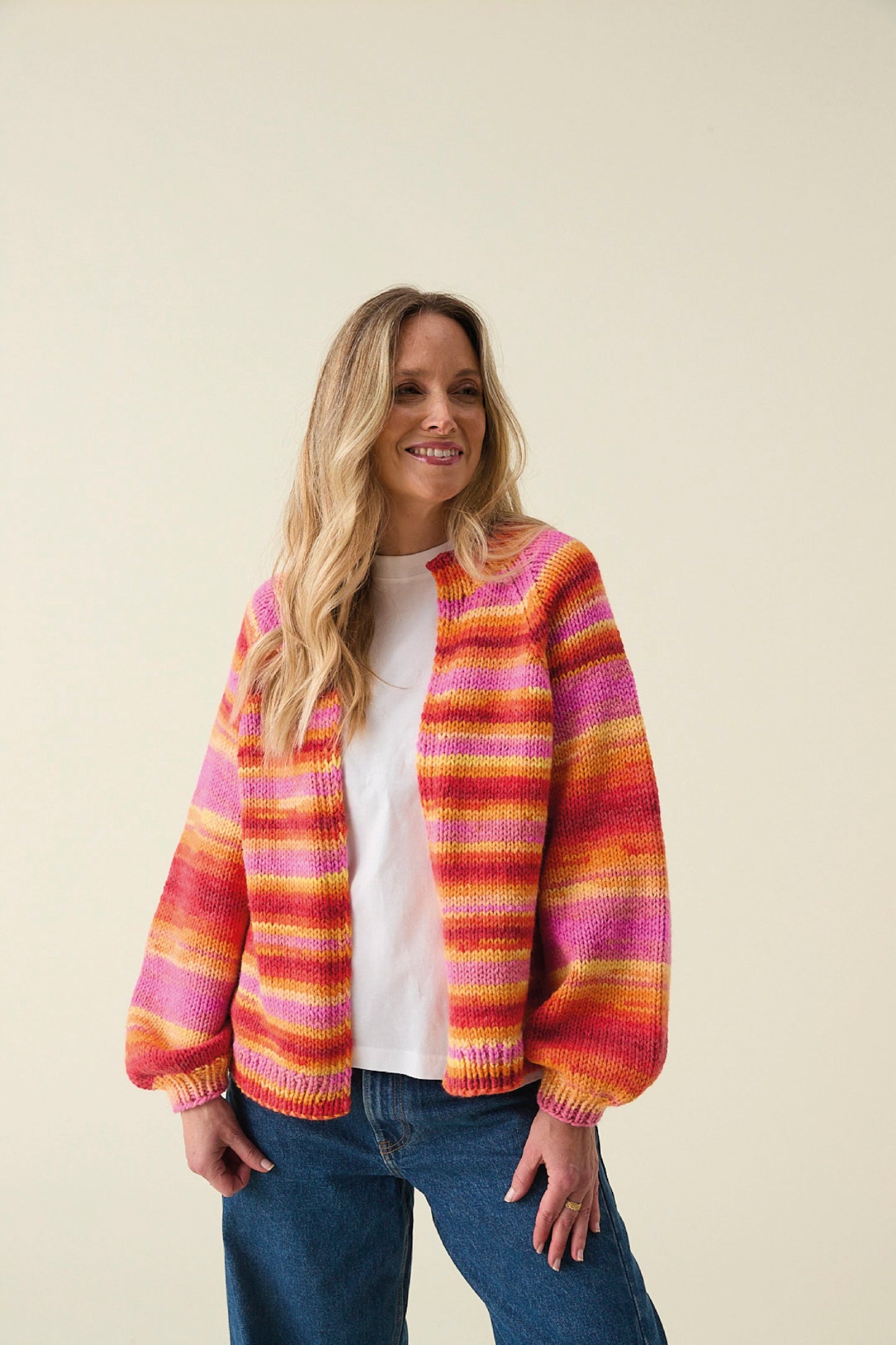 Knitting Pattern 10859 - Cardigan in Hayfield Spirit Chunky