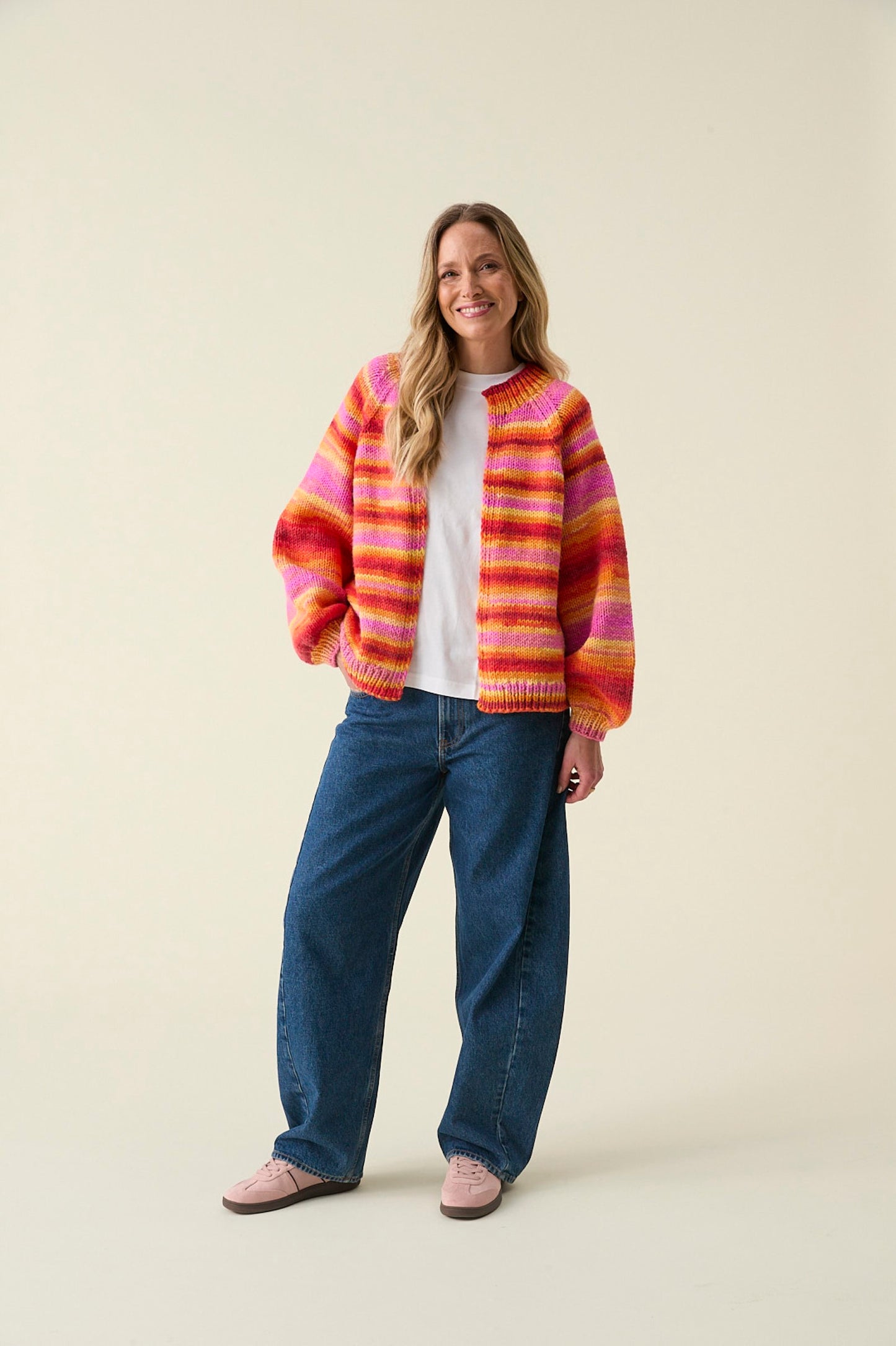 Knitting Pattern 10859 - Cardigan in Hayfield Spirit Chunky